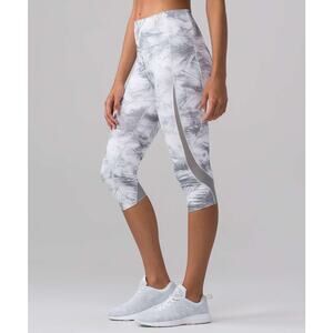 Lululemon Women's Gray White Pace Perfect Crop Breeze Athletic Leggings Size 4